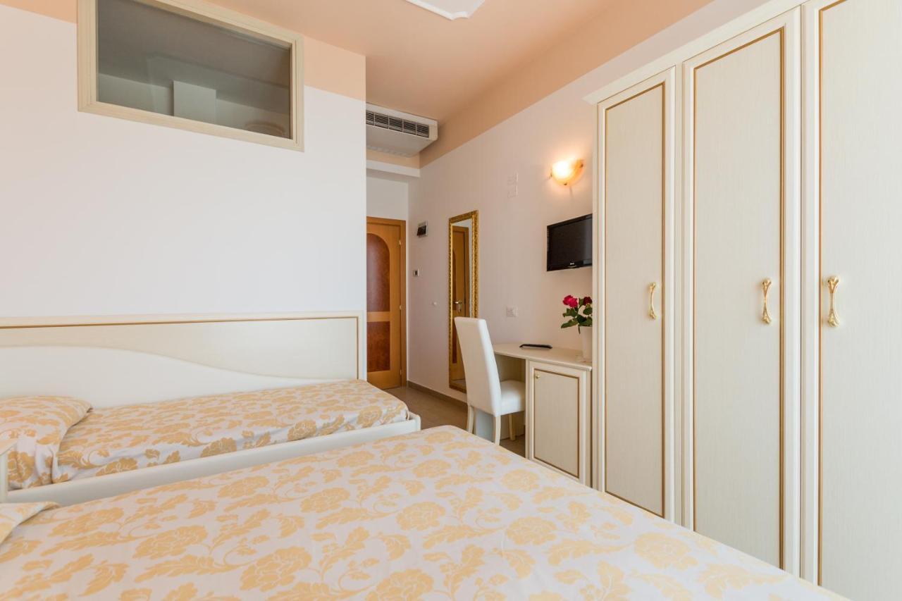 Hotel Miranda Беллария-Иджеа-Марина Экстерьер фото