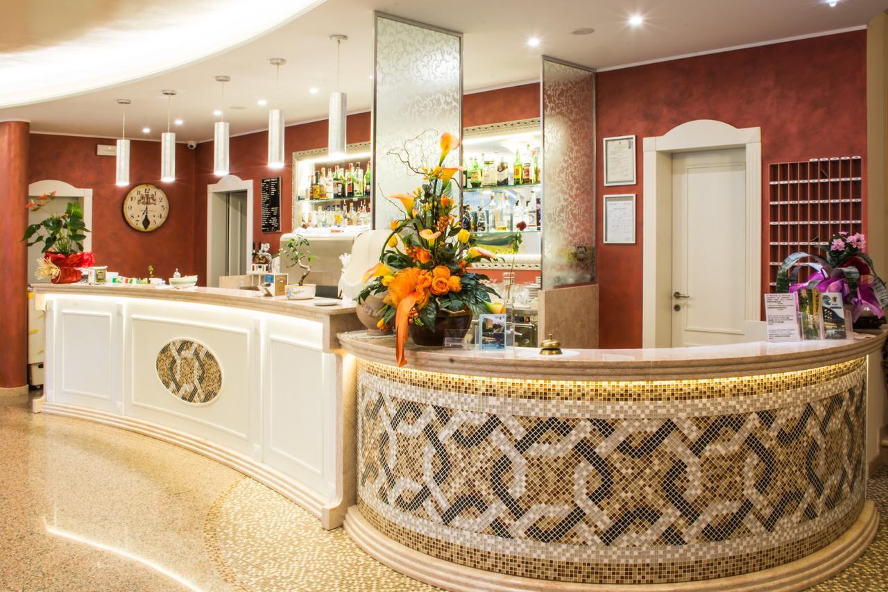 Hotel Miranda Беллария-Иджеа-Марина Экстерьер фото